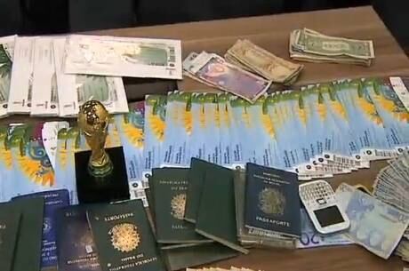 Polícia apreendeu 130 ingressos durante operação que desarticulou quadrilha de cambistas na terça-feira