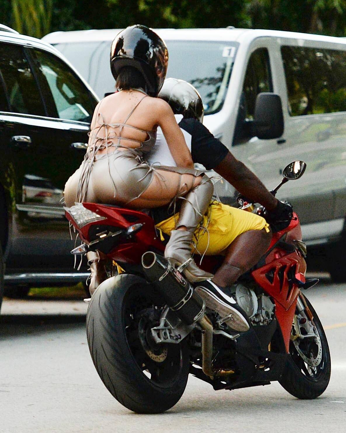 As gravações do clipe começaram de tarde e duraram até mais de 4h da manhã