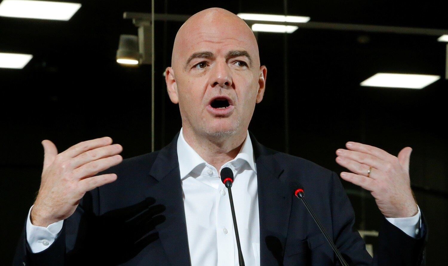 Infantino, presidente da Fifa, anuncia a decisão do Conselho da entidade