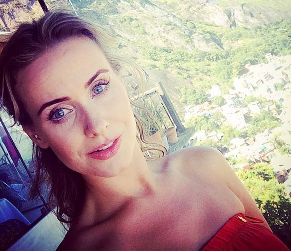 

Por outro lado, ela lamentou o vazamento das fotos para fora do País.

 



— Teve forte repercussão no Brasil e no Chile, onde já trabalhei. Os
brasileiros pagaram e no Chile foi de graça. Para eles foi de graça porque passaram
as fotos daqui para lá

Vídeo: Raul Gazolla e Lola Melnick vivem clima romântico no palco do Legendários

+ Legendários também está no Facebook. Curta!

+ Siga a atração de Marcos Mion no Twitter!
