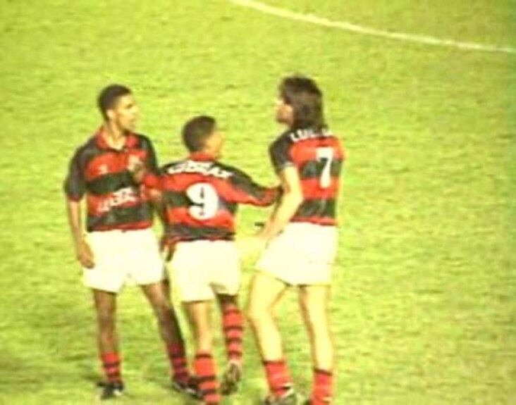 O Flamengo levou a virada do Fluminense e Renato Gaúcho deu uma bronca no companheiro Djalminha, revelação de 20 anos que estava ganhando espaço. Djalminha não gostou e partiu para cima. Os dois trocaram empurrões no campo e nos vestiários. O meia deixou o Fla.