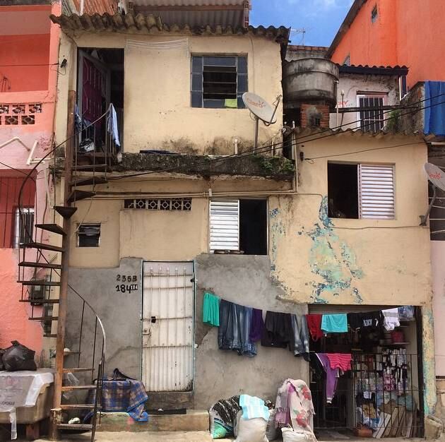 Maioria dos moradores de favelas já tem TV de plasma, LCD ou LED