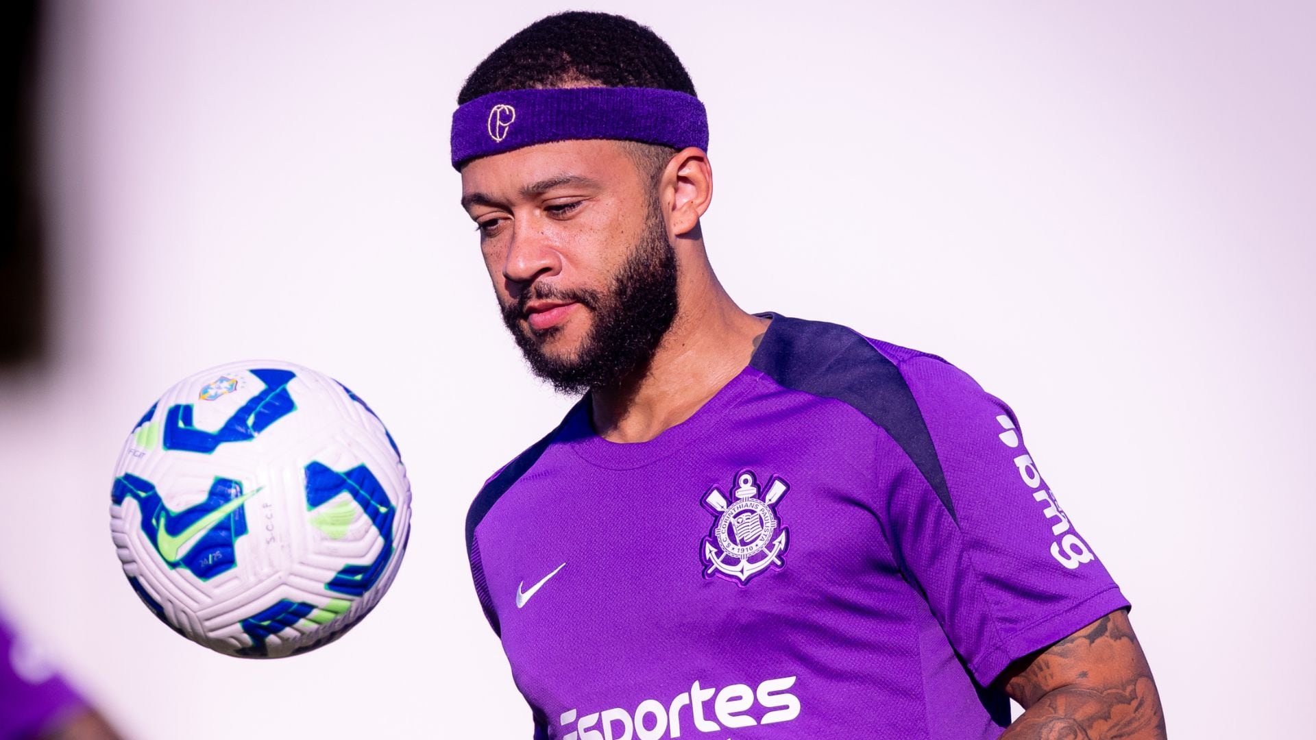 Memphis Depay vive momento de incerteza no Corinthians