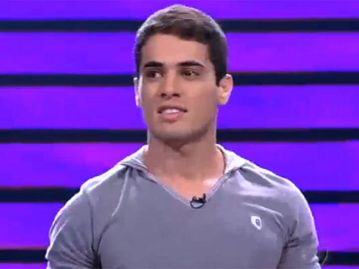 — Me chamo Eliedson Cruz, tenho 26 anos. Sou natural da baiana e moro aqui em São Paulo hoje. Trabalho com eventos. Estou um pouquinho nervoso. Muita gata!

+ ENQUETE: ELEJA O PARTICIPANTE MAIS GATO DO MAIS RECENTE ME LEVA CONTIGO!

+ Siga o Me Leva Contigo no Twitter

+ Curta o Me Leva Contigo no Facebook

