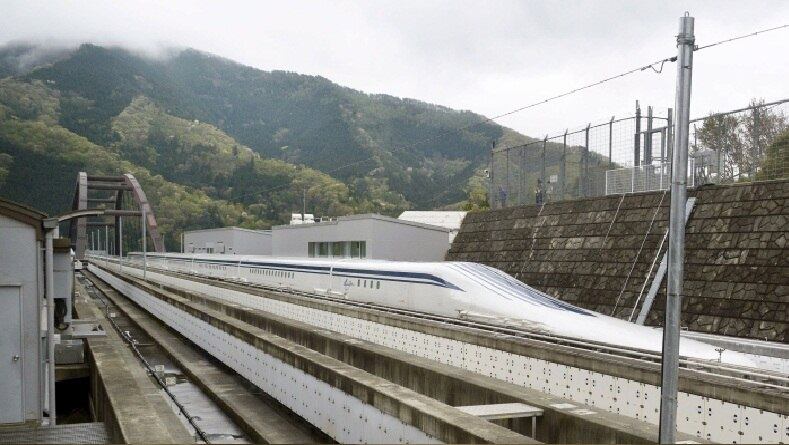 O veículo, que ainda está em fase de testes, alcançou essa velocidade em uma via de 42 quilômetros