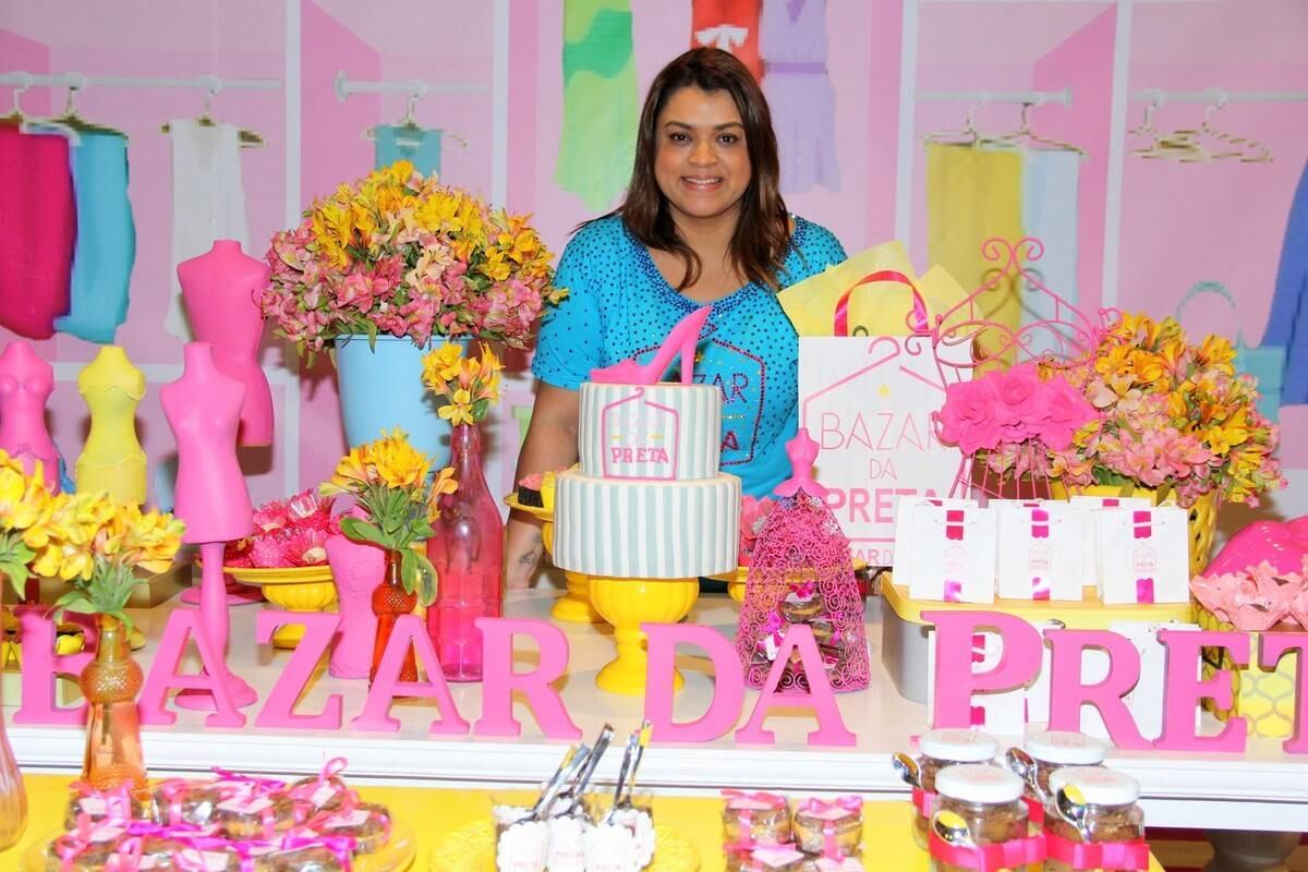 

Preta Gil realizou, no domingo (30),
a quinta edição do Bazar da Preta, evento beneficente em prol da Sociedade Viva
Cazuza. Além de um bazar, a cantora ainda comandou um show, ao lado do filho, Francisco

