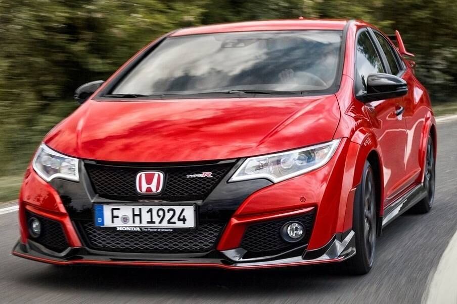 Depois de aparecer como conceito no Salão de Genebra de 2014, a Honda finalmente revelou o esportivo Civic Type R. O hatch terá motor 2.0 VTEC Turbo de quatro cilindros. A potência é de 310 cv, com 40,7 kgfm de torque e aceleração de 0 a 100 km/h em 5,4 segundos. Modelo chega às lojas europeias em julho de 2015