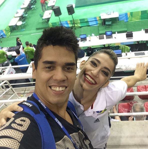 Dançarino profissional, Fábio costuma ajudar a ginasta em suas coregorafias. Nos Jogos do Rio, a atleta se apresentou no solo ao som de Anitta e contou que recebeu uns toques do namorado