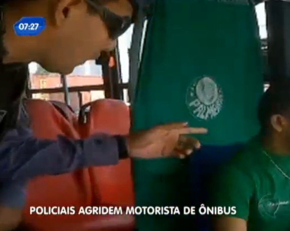 Passageiro gravou motorista sendo agredido por policiais