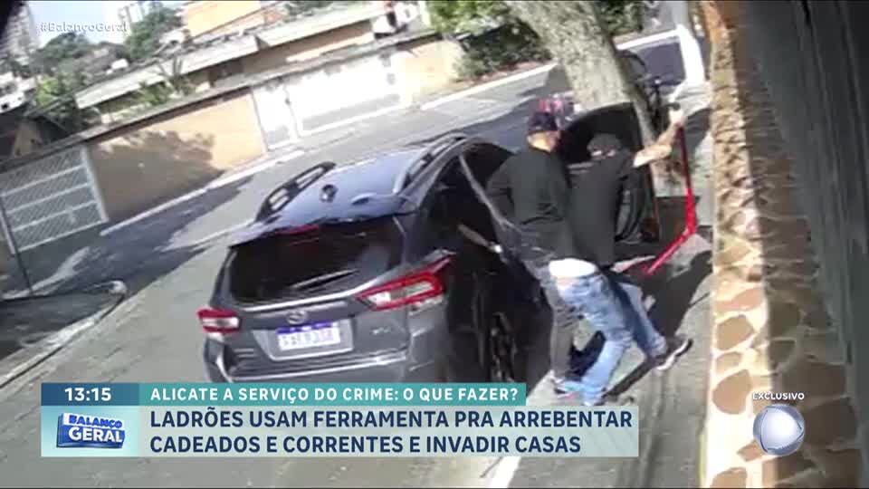 Ladrões usam ferramenta para arrebentar cadeados e correntes e invadir casas