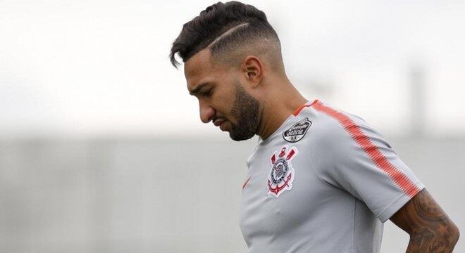Clayson é titular absoluto do Corinthians e pode ficar fora do clássico
