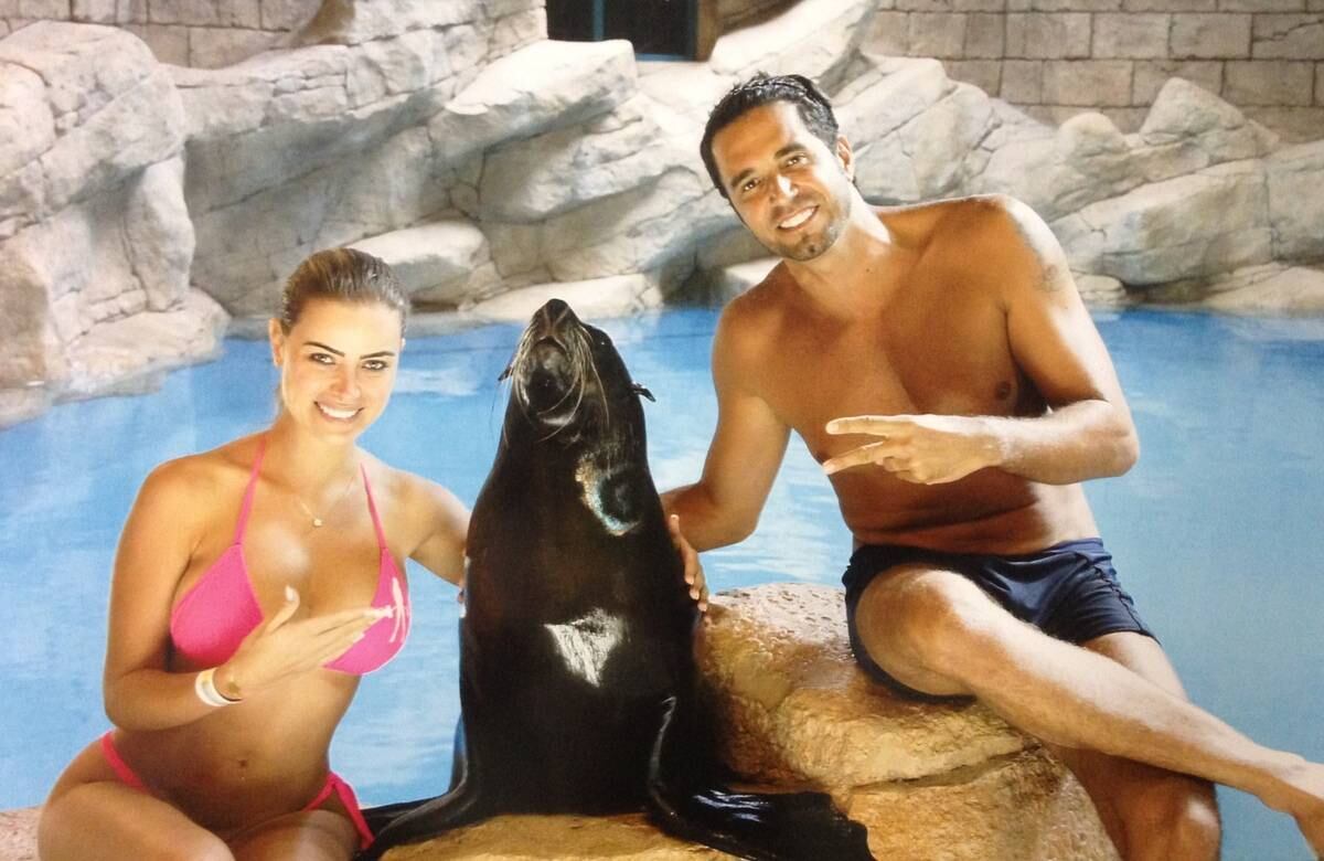 Nessa imagem, Rayenne aparece de biquíni