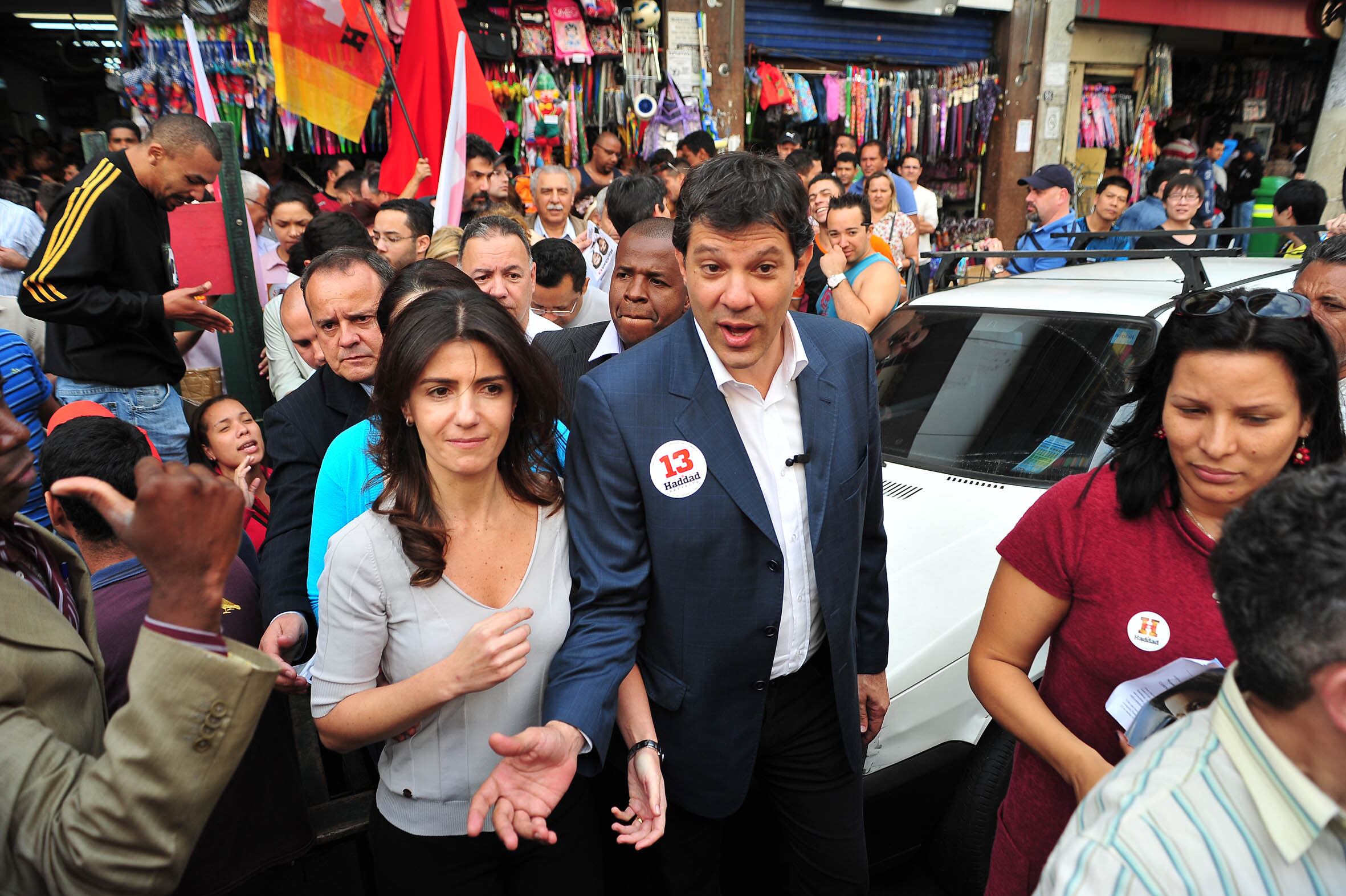 Durante as eleições de 2012, Ana Estela foi muito atuante na campanha do petista. Ela participou de quase todos os comícios do então candidato, de carreatas e chegou a ter uma assessoria e equipes próprias
Leia mais
Quiz: O que você sabe sobre as primeiras-damas do Brasil?
