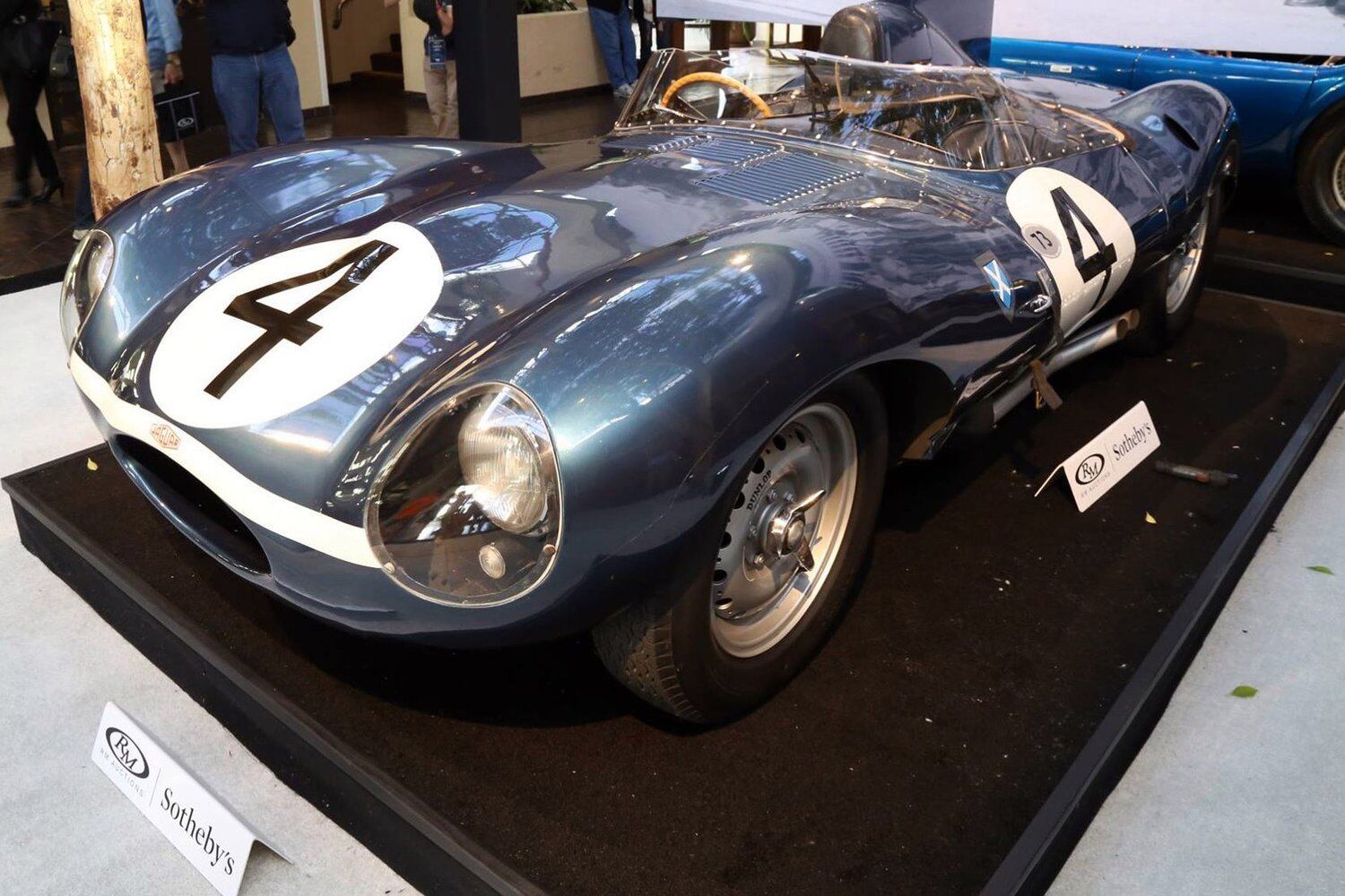 7°) Jaguar D-Type — O clássico inglês é da metade dos anos 50 e carrega um currículo e tanto na bagagem, com três títulos nas 24 Horas de Le Mans. O esportivo foi arrematado por US$ 21,7 milhões ou R$ 68,6 milhões