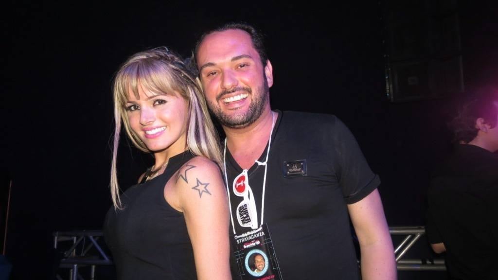 Ela apareceu com o cabelo bem loiro