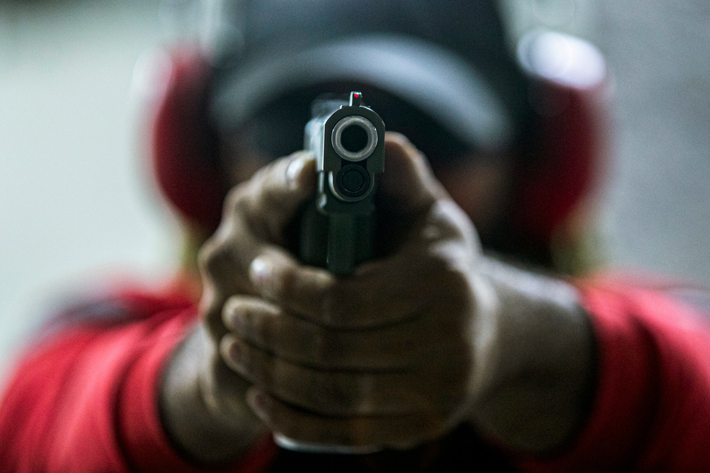 Brasília (DF) 31/12/2024 – Customização de armas de fogo e treinamento em um clube de tiro.
Foto: Joédson Alves/Agência Brasil