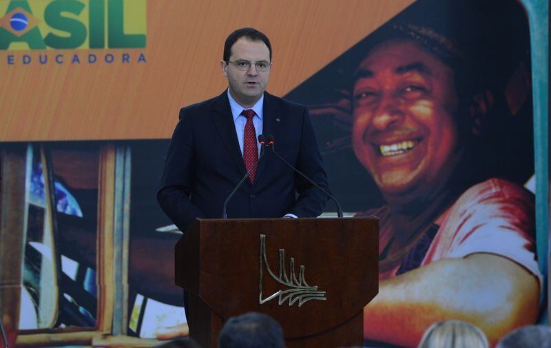 "Precisamos aumentar o investimento em infraestrutura para melhorar a economia do Brasil", diz ministro Nelson Barbosa