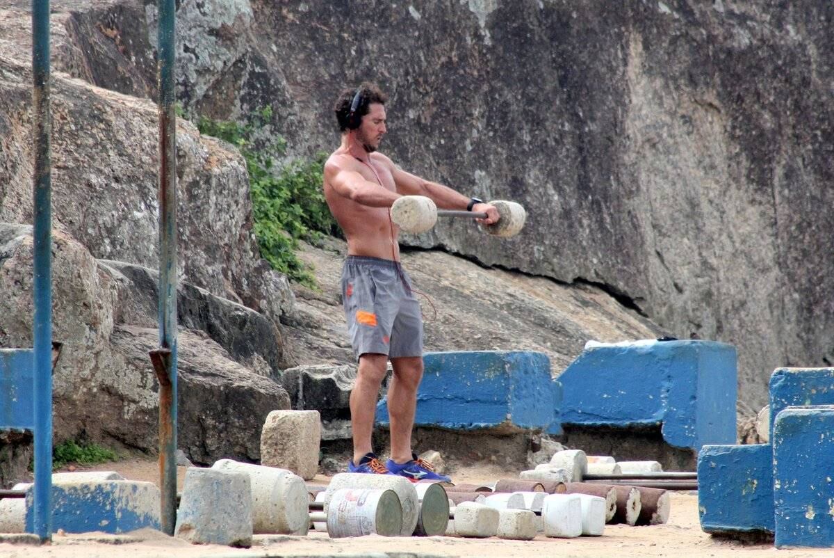 Flávio Canto se exercita na orla da praia da zona Sul do Rio, Rio de Janeiro