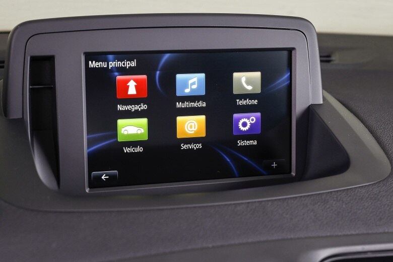 Central multimídia R-Link tem tela touch e ampla conectividade