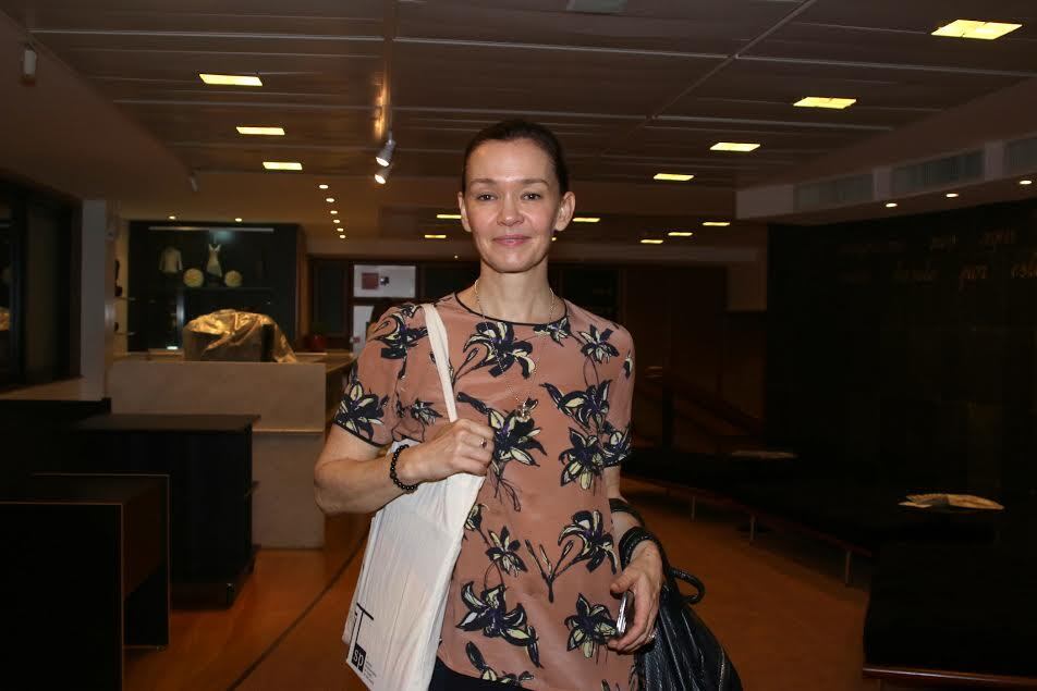 Julia Lemmertez estreou a peça ao lado de Caco Ciocler e Guilherme Weber