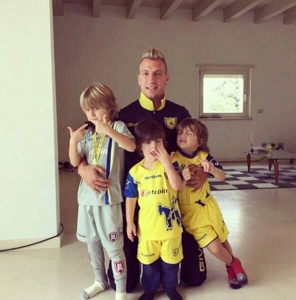 E mesmo morando longe dos filhos, Maxi mostra que aproveita os poucos momentos de folga para visitar os herdeiros