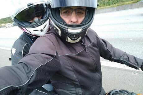 Com garupa KTM 390 Duke mantém agilidade. Garupa nota 7