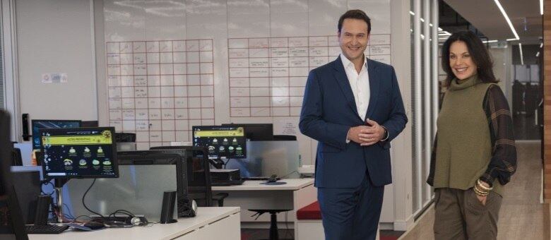 Eduardo Ribeiro e Carolina Ferraz gravaram a primeira chamada juntos para o Domingo Espetacular