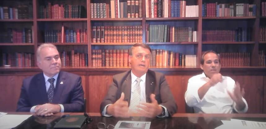 'Precisa se vacinar', diz Queiroga a Bolsonaro durante live

VEJA MAIS