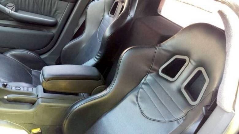 Apesar disso, há traços de esportividade no interior como os bancos em couro em forma de concha