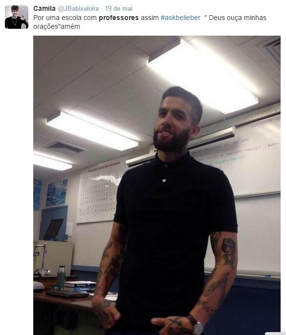 Sem pudor, algumas alunas fazem até declarações públicas de amor