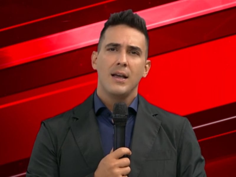 Diante das circunstâncias, o apresentador do The Voice Kids, André Marques, anunciou que Victor pediu afastamento do programa.

— Esta semana aconteceu um fato importante envolvendo um dos técnicos aqui do nosso programa. Uma acusação bastante grave de violência doméstica envolvendo o Victor. A Globo repudia toda e qualquer forma de violência e acredita que essa acusação precisa ser apurada com rigor, garantindo o direito de defesa na busca da verdade. O Victor inclusive nos procurou, informando que iria se afastar do programa, para se dedicar totalmente a esse caso
