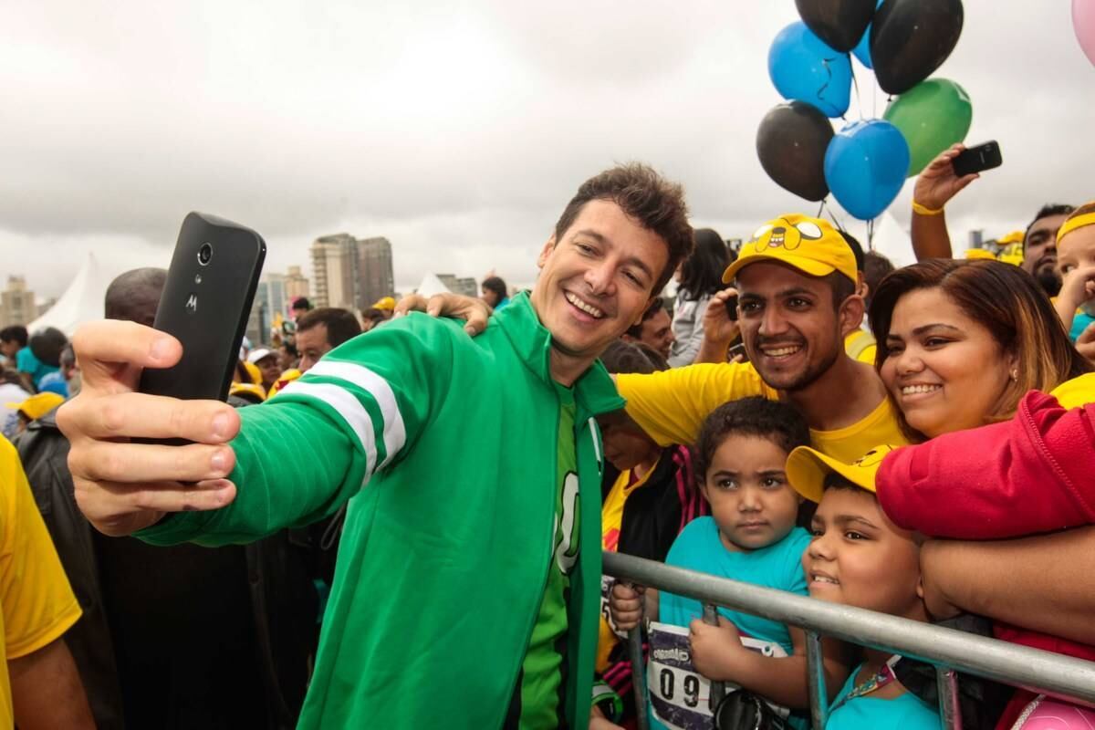 Ele também tirou várias selfies com os fãs