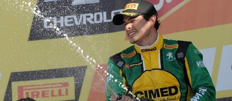 Marcos Gomes repetiu o feito do pai, Paulão Gomes, ao conquistar o título da Stock Car