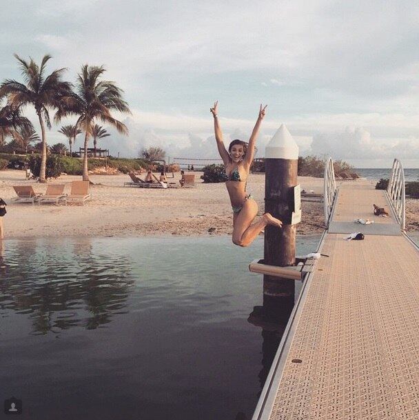 Bruna Santana está aproveitando pra valer
as férias e publicando fotos de lugares incríveis em seu Instagram