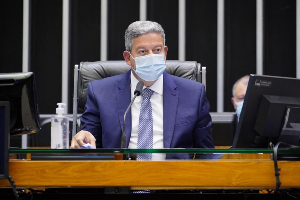 Lira anuncia que levará ao plenário da Câmara PEC do voto impresso 
VEJA MAIS