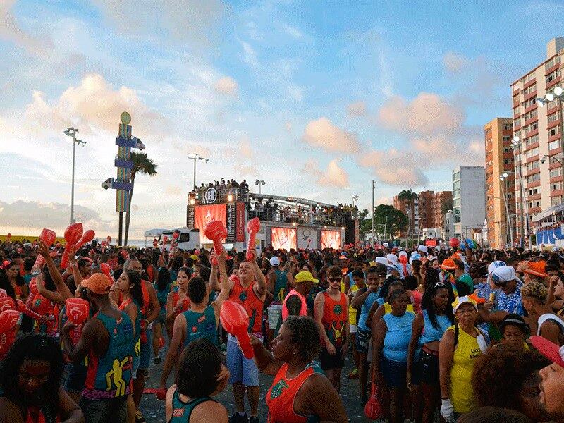 A banda agitou os foliões do bloco Meu e Seu, que caíram na quebradeira do Harmonia do Samba