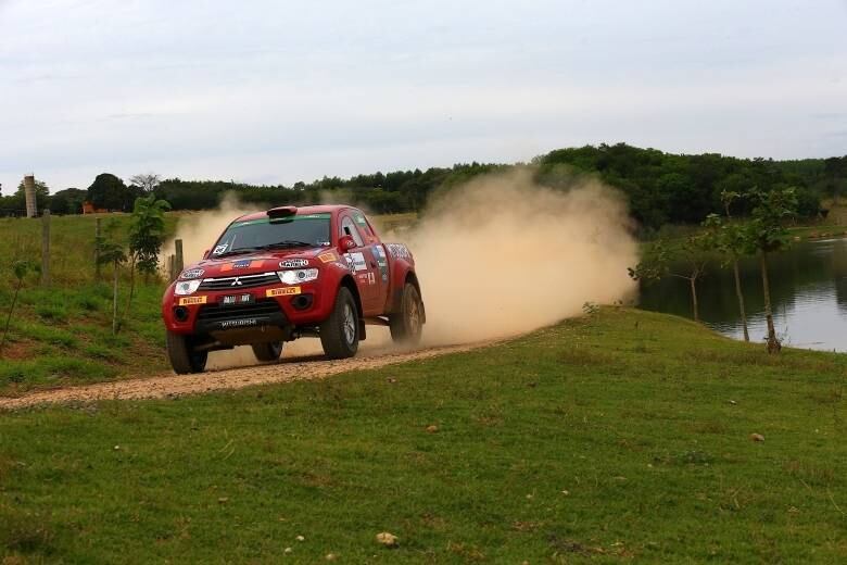 O modelo conta com tração 4x4 integral com limitador de torque parta o eixo dianteiro