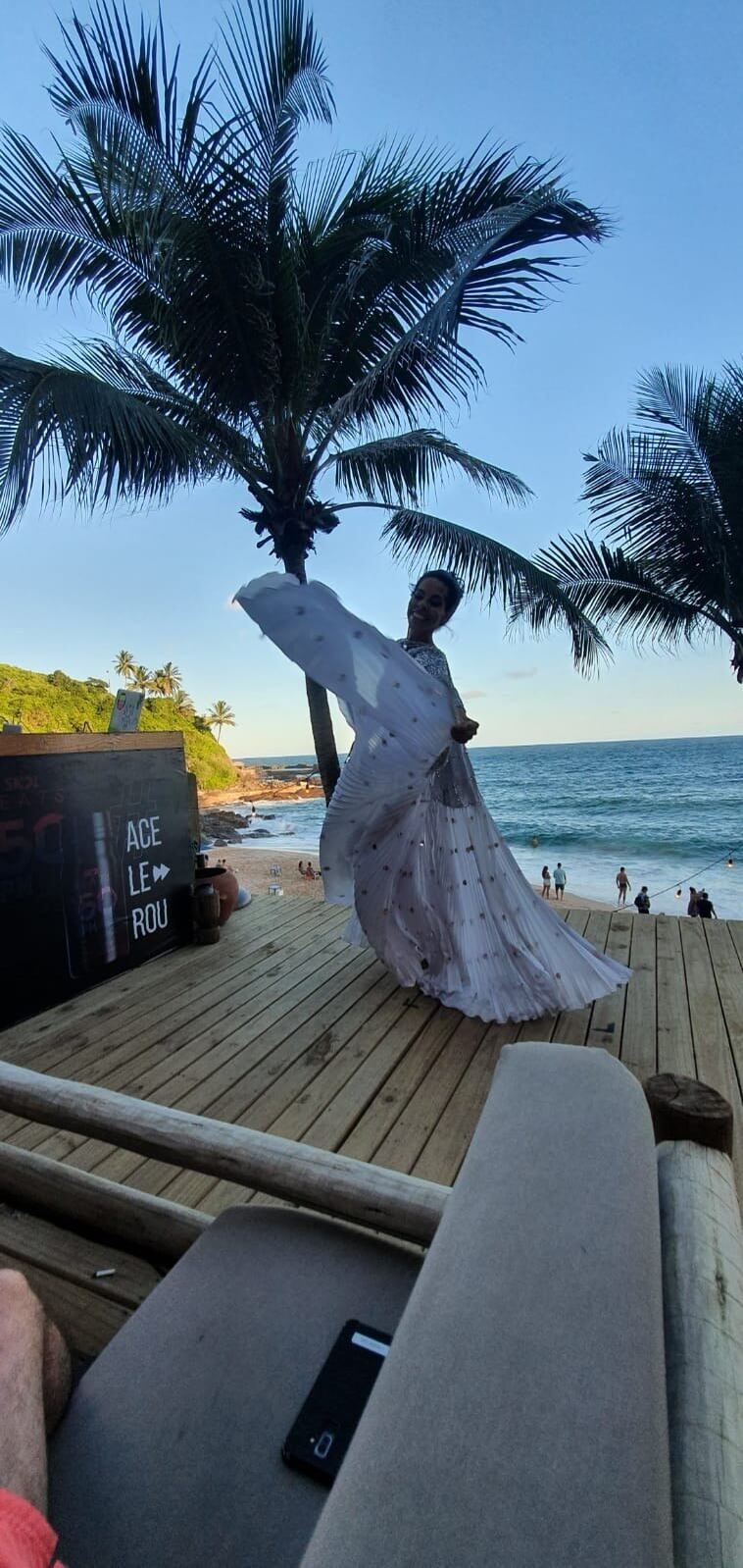Dança ao pôr-do-sol, uma performance que acontece todos os dias no Blue Beats Club