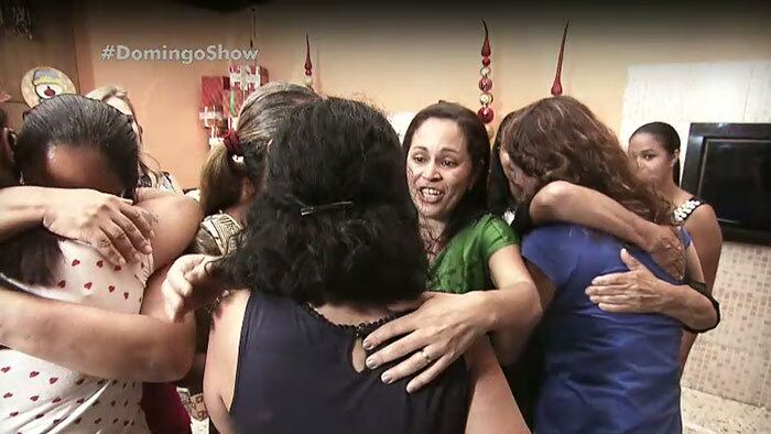 As irmãs se encontraram também com a família biológica 

+ Assista às íntegras do Domingo Show quando e onde quiser!+ Já curtiu a página do Domingo Show no Facebook? É só clicar!
+ Siga o Domingo Show no Twitter e receba todas as notícias do programa
+ Tem Instagram? Siga o Domingo Show!


