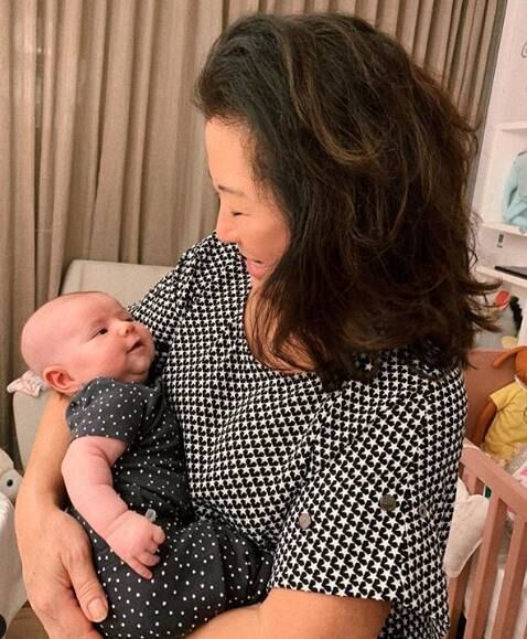 "A mãe precisa de colo, amor e cuidados! Volto pra casa com o coração apertado de saudade dos meus netos, mas feliz de ver essa relação tão linda entre mãe e filha que só aumenta! Viva a família", finalizou