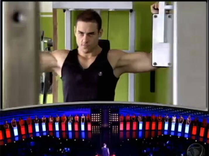 — Sou meio viciado em academia, que é uma coisa que me sinto bem, fico de bom humor. Se eu não vou, fico irritado. Gosto das minhas pernas. Treino bastante, o que é um diferencial porque todo mundo tem a perna fininha e em cima grande
+ Vídeo: Diego faz número com fogo e vê que não é a melhor forma de conquistar mulheres
+ Siga o Me Leva Contigo no Twitter
+ Curta o Me Leva Contigo no Facebook