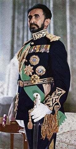 Marley foi uma das vozes mais potentes do movimento rastafári, que cultuava Haile Selassie I (foto - 1892-1975), o último imperador da Etiópia, como a reencarnação de Jesus Cristo ou como a representação de Deus (Jeová). O movimento combina Cristianismo, Judaísmo e defende a união de toda a África.