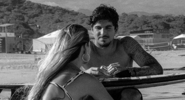 Casal trocou declarações de amor nas redes sociais durante viagem ao México