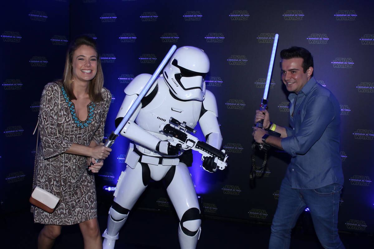 Famosos vão a pré-estreia de Star Wars - O Despertar da Força, em São Paulo
