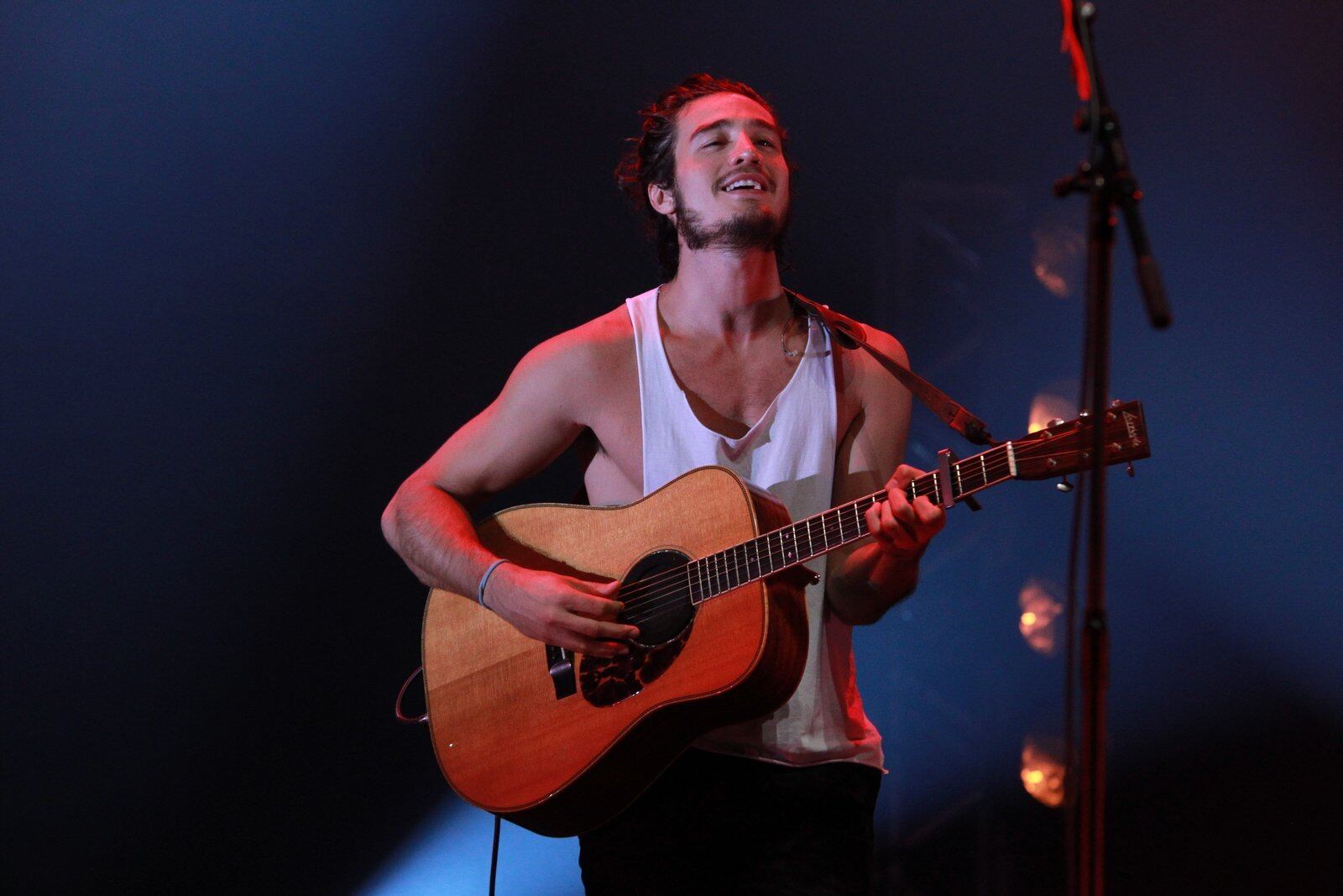 Outro famoso que teria se rendido aos encantos da atriz é o cantor Tiago Iorc