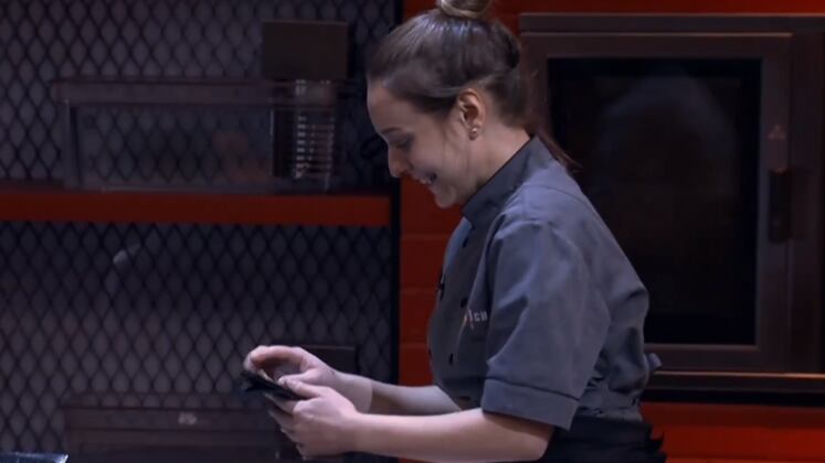 Com um menu mexicano, Gab foi a segunda participante a ganhar a Faca de Ouro do reality e deixou os jurados encantados com sua versão de taco. Ela pensou nos mínimos detalhes na preparação e até deixou os ingredientes separados da tortilla para não amolecer. Essa foi melhor combinação de capricho e cuidado!