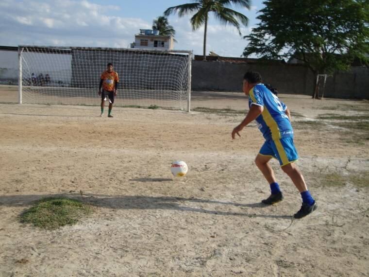 Com "apenas" 50 anos, compôs o "histórico" trio que levou pela primeira vez a Perilima para a Primeira, em 1998, formado por Pedro Lima, Beto e Nego Pai. "Vencemos jogos difíceis", gaba-se, referindo-se às partidas decisivas contra o Serrano de Serra Redonda e o Cruzeiro de Itaporanga.  