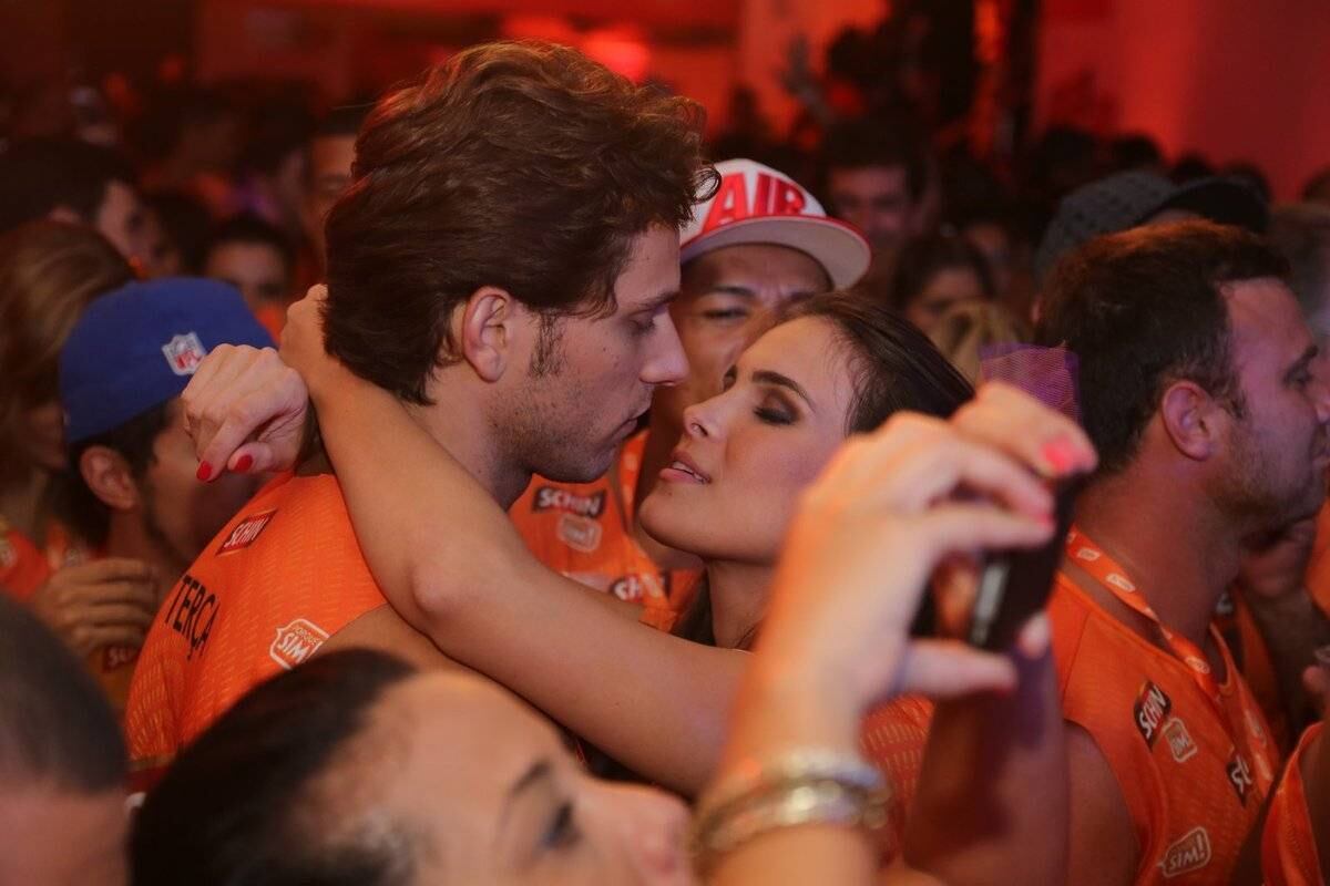 Eles ficaram agarradinhos