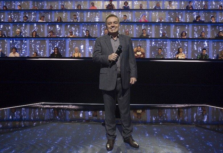 Os finalistas da
primeira temporada do Canta Comigo foram definidos na última quarta-feira (5), quando foi ao ar a segunda semifinal da atração. Conheça cada um deles e reveja as apresentações que os levaram direto para a grande final