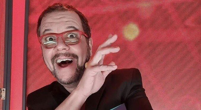 Rodrigo é jurado do Canta Comigo Teen
